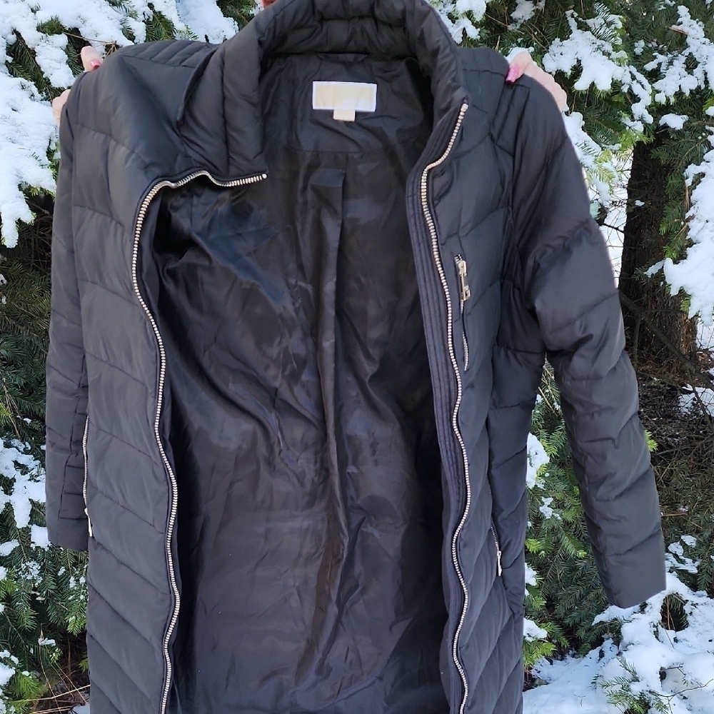 Michael Kors Large Black Puffer Coat with Gold Zippers - Picture 8 of 11